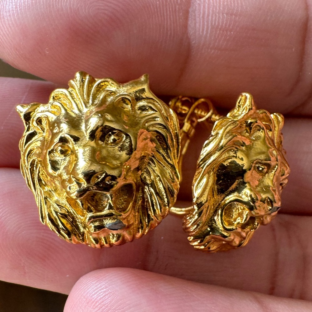 Vintage Gold-Tone Large Cat Lion Head Mane Clip On Back Earrings Statement 80s - Picture 1 of 5